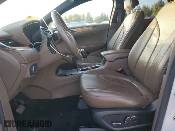 ✅ 2016 Lincoln MKC Reserve • VIN: 5LMTJ3DH8GUJ19051 • Lot: 85591045. Listed on Copart with 89,358 mi. Free auction sales archive from the USA and detailed vehicle history report at DreamBid. Image 7.