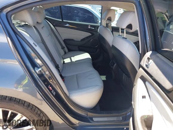 ✅ 2014 Kia Cadenza Premium • VIN: KNALN4D72E5157257 • Lot: 42703024. Wystawiony na IAAI z przebiegiem 58 051 mil. Bezpłatny archiwum sprzedaży aukcyjnych z USA i szczegółowy raport historii pojazdu na DreamBid. Zdjęcie 8.