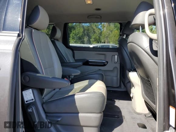 ✅ 2017 Kia Sedona EX • VIN: KNDMC5C13H6325406 • Лот: 90391755. Опубликован ранее на Copart с пробегом 152 700 миль. Бесплатный доступ к архиву аукционных продаж из США и подробный отчёт об истории автомобиля на DreamBid. Изображение 11.