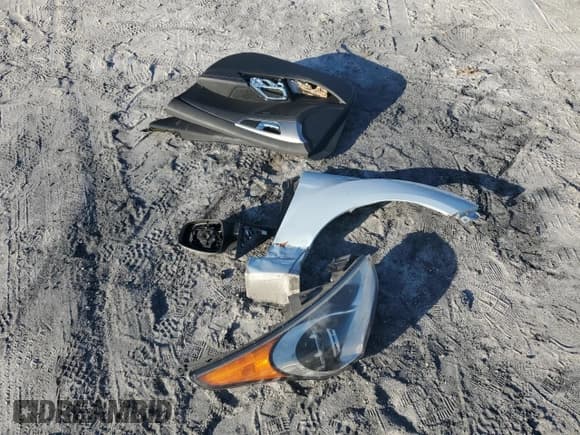 ✅ 2015 Hyundai Veloster • VIN: KMHTC6AD3FU219928 • Lot: 86026104. Wystawiony na Copart z przebiegiem 30 294 mil. Bezpłatny archiwum sprzedaży aukcyjnych z USA i szczegółowy raport historii pojazdu na DreamBid. Zdjęcie 12.