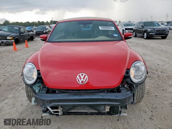 ✅ 2019 Volkswagen Beetle S • VIN: 3VW5DAAT3KM509845 • Lot: 70008025. Wystawiony na Copart z przebiegiem 98 161 mil. Bezpłatny archiwum sprzedaży aukcyjnych z USA i szczegółowy raport historii pojazdu na DreamBid. Zdjęcie 5.
