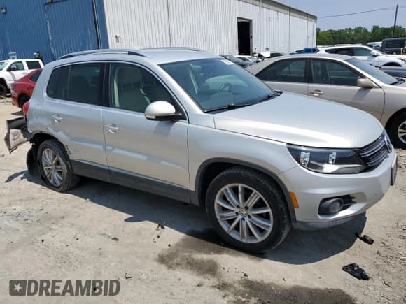 ✅ 2012 Volkswagen Tiguan LE • VIN: WVGAV7AX4CW556996 • Lot: 59082515. Listed on Copart with 131,394 mi. Free auction sales archive from the USA and detailed vehicle history report at DreamBid. Image 4.