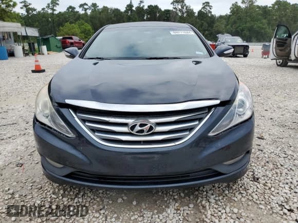 ✅ 2014 Hyundai Sonata SE • VIN: 5NPEC4AC1EH824550 • Lot: 69271044. Listed on Copart with 122,030 mi. Free auction sales archive from the USA and detailed vehicle history report at DreamBid. Image 5.