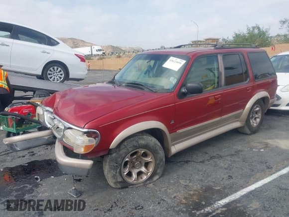 ✅ 1997 Ford Explorer XLT • VIN: 1FMDU35P0VZB86134 • Lot: 43622058. Wystawiony na IAAI z przebiegiem 146 407 mil. Bezpłatny archiwum sprzedaży aukcyjnych z USA i szczegółowy raport historii pojazdu na DreamBid. Zdjęcie 17.
