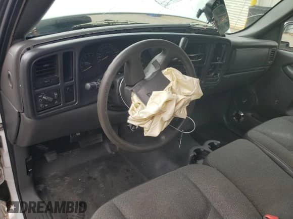 2004 Chevrolet Silverado 1500 LS z VIN 1GCEC14V84Z108022, wystawiony jako Copart lot #73192974 z przebiegiem 161 919 mil mil oraz Szkoda całkowita • Salvage title. Historia ofert i sprzedaży dostępna na DreamBid. Obrazek 8.