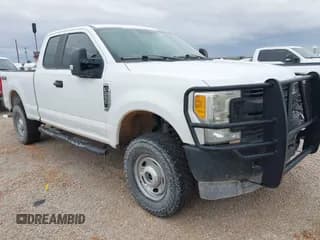 ✅ 2017 Ford F-250 XLT • VIN: 1FT7X2B62HEF18231 • Lot: 43143365. Wystawiony na IAAI z przebiegiem 119 972 mil. Bezpłatny archiwum sprzedaży aukcyjnych z USA i szczegółowy raport historii pojazdu na DreamBid. Zdjęcie 1.