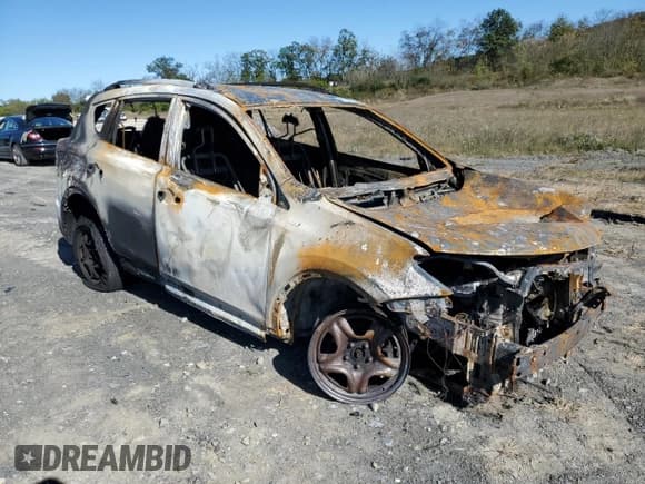 ✅ 2018 Toyota RAV4 LE • VIN: JTMZFREV8JD132030 • Lot: 86141355. Wystawiony na Copart z przebiegiem Nie podano. Bezpłatny archiwum sprzedaży aukcyjnych z USA i szczegółowy raport historii pojazdu na DreamBid. Zdjęcie 4.