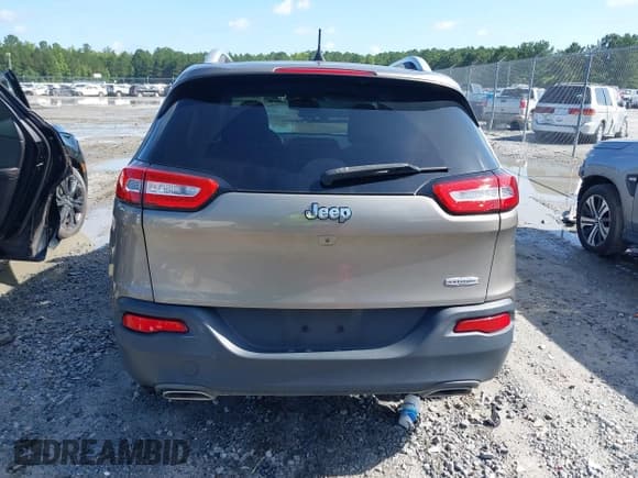 ✅ 2016 Jeep Cherokee 75th Anniversary • VIN: 1C4PJLCS6GW319257 • Лот: 42507696. Опубликован ранее на IAAI с пробегом 143 000 миль. Бесплатный доступ к архиву аукционных продаж из США и подробный отчёт об истории автомобиля на DreamBid. Изображение 16.