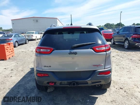 ✅ 2017 Jeep Cherokee Trailhawk L Plus • VIN: 1C4PJMBS5HD214410 • Lot: 43075418. Wystawiony na IAAI z przebiegiem 77 527 mil. Bezpłatny archiwum sprzedaży aukcyjnych z USA i szczegółowy raport historii pojazdu na DreamBid. Zdjęcie 17.