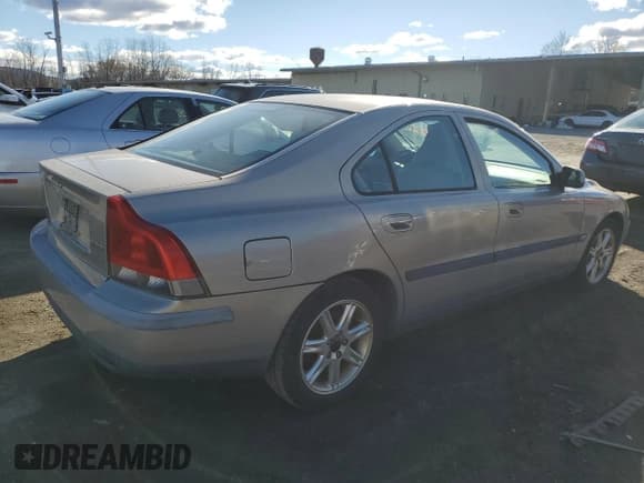 ✅ 2003 Volvo S60 2.4L • VIN: YV1RS61T032242898 • Lot: 63567085. Wystawiony na Copart z przebiegiem Nie podano. Bezpłatny archiwum sprzedaży aukcyjnych z USA i szczegółowy raport historii pojazdu na DreamBid. Zdjęcie 3.