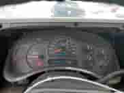 2004 Chevrolet Silverado 1500 LS z VIN 1GCEC14T14E188690, wystawiony jako Copart lot #42616285 z przebiegiem 186 116 mil mil oraz Czysty tytuł • Clean title. Historia ofert i sprzedaży dostępna na DreamBid. Obrazek 9.