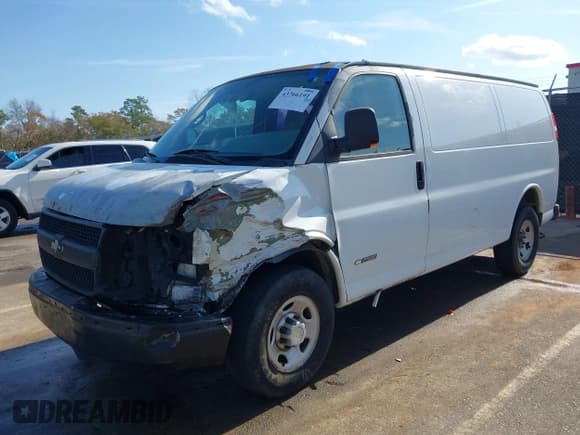 ✅ 2005 Chevrolet Express Cargo • VIN: 1GCGG25V151148606 • Lot: 43766191. Wystawiony na IAAI z przebiegiem 326 269 mil. Bezpłatny archiwum sprzedaży aukcyjnych z USA i szczegółowy raport historii pojazdu na DreamBid. Zdjęcie 2.