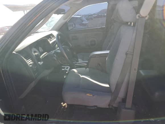 2008 Dodge Dakota ST с VIN 1D7HE22K18S564728, выставлен на аукционе Copart как лот 61620045 с пробегом 150 592 миль миль и Списание • Salvage title. История ставок и продаж доступна на DreamBid. Изображение 7.