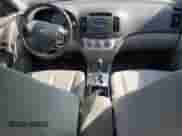 2009 Hyundai Elantra GLS z VIN KMHDU46D49U594519, wystawiony jako Copart lot #71169994 z przebiegiem 96 875 mil mil oraz Szkoda całkowita • Salvage title. Historia ofert i sprzedaży dostępna na DreamBid. Obrazek 8.