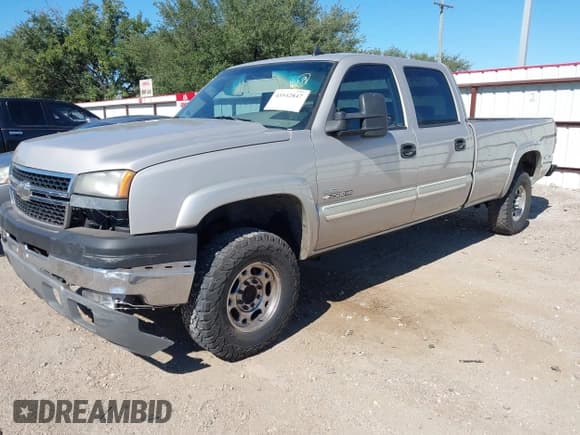 ✅ 2006 Chevrolet Silverado 2500HD LT3 • VIN: 1GCHK23D36F158054 • Лот: 43542847. Опубликован ранее на IAAI с пробегом 323 376 миль. Бесплатный доступ к архиву аукционных продаж из США и подробный отчёт об истории автомобиля на DreamBid. Изображение 2.