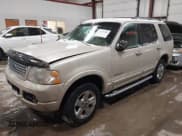 ✅ 2005 Ford Explorer Limited • VIN: 1FMDU75W85ZA65110 • Lot: 41225580. Wystawiony na IAAI z przebiegiem 154 125 mil. Bezpłatny archiwum sprzedaży aukcyjnych z USA i szczegółowy raport historii pojazdu na DreamBid. Zdjęcie 2.