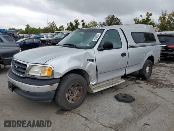 ✅ 2000 Ford F-150 XL • VIN: 1FTPF17L3YKA08516 • Lot: 82093585. Listed on Copart with 214,881 mi. Free auction sales archive from the USA and detailed vehicle history report at DreamBid. Image 1.