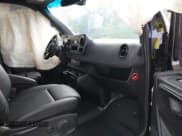 ✅ 2019 Mercedes-Benz Sprinter Passenger • VIN: WDZPF0CD4KP125864 • Lot: 39110594. Wystawiony na IAAI z przebiegiem 25 697 mil. Bezpłatny archiwum sprzedaży aukcyjnych z USA i szczegółowy raport historii pojazdu na DreamBid. Zdjęcie 5.