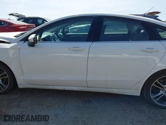 ✅ 2018 Ford Fusion SE • VIN: 3FA6P0H76JR164822 • Lot: 42156977. Wystawiony na IAAI z przebiegiem 136 691 mil. Bezpłatny archiwum sprzedaży aukcyjnych z USA i szczegółowy raport historii pojazdu na DreamBid. Zdjęcie 15.