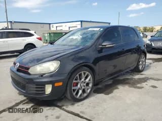 ✅ 2013 Volkswagen Golf GTI Driver's Edition • VIN: WVWHV7AJ6DW092237 • Лот: 59504415. Опубликован ранее на Copart с пробегом 141 938 миль. Бесплатный доступ к архиву аукционных продаж из США и подробный отчёт об истории автомобиля на DreamBid. Изображение 1.