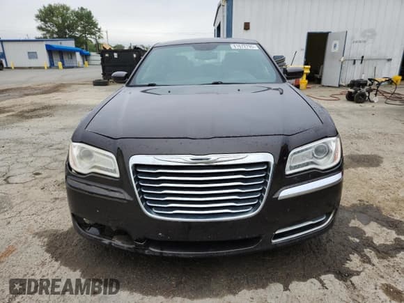 ✅ 2013 Chrysler 300 • VIN: 2C3CCAAG6DH626549 • Lot: 81672795. Listed on Copart with 200,656 mi. Free auction sales archive from the USA and detailed vehicle history report at DreamBid. Image 5.