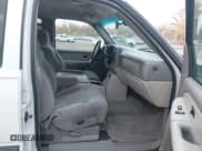 ✅ 2001 Chevrolet Suburban LS • VIN: 3GNFK16T41G276200 • Лот: 40790265. Опубликован ранее на IAAI с пробегом 213 058 миль. Бесплатный доступ к архиву аукционных продаж из США и подробный отчёт об истории автомобиля на DreamBid. Изображение 5.