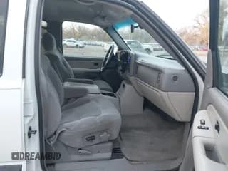 ✅ 2001 Chevrolet Suburban LS • VIN: 3GNFK16T41G276200 • Лот: 40790265. Опубликован ранее на IAAI с пробегом 213 058 миль. Бесплатный доступ к архиву аукционных продаж из США и подробный отчёт об истории автомобиля на DreamBid. Изображение 5.