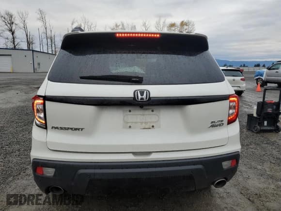 ✅ 2019 Honda Passport Elite • VIN: 5FNYF8H0XKB003951 • Lot: 93491105. Listed on Copart with Not provided. Free auction sales archive from the USA and detailed vehicle history report at DreamBid. Image 6.