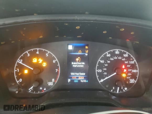 ✅ 2024 Toyota Corolla Cross L • VIN: 7MUAAABGXRV092414 • Lot: 84943015. Listed on Copart with 9,698 mi. Free auction sales archive from the USA and detailed vehicle history report at DreamBid. Image 9.