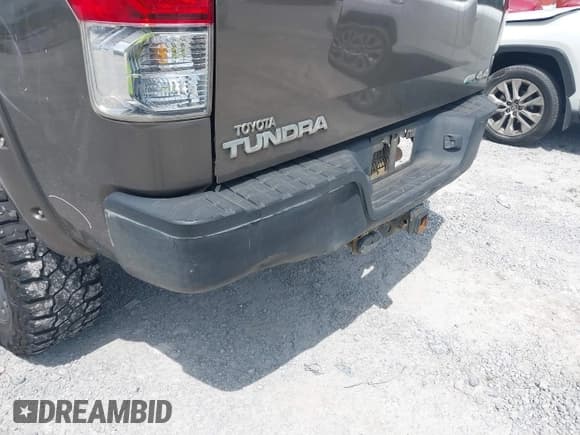 ✅ 2011 Toyota Tundra • VIN: 5TFDW5F19BX165438 • Лот: 42780268. Опубликован ранее на IAAI с пробегом 181 567 миль. Бесплатный доступ к архиву аукционных продаж из США и подробный отчёт об истории автомобиля на DreamBid. Изображение 18.