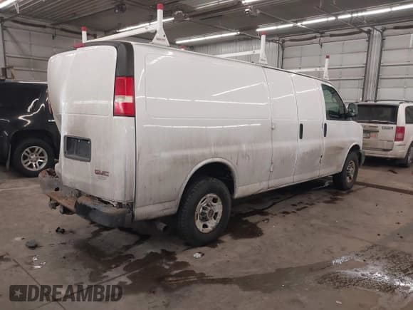 ✅ 2015 GMC Savana • VIN: 1GTZ7UCFXF1167771 • Lot: 41468173. Wystawiony na IAAI z przebiegiem 155 566 mil. Bezpłatny archiwum sprzedaży aukcyjnych z USA i szczegółowy raport historii pojazdu na DreamBid. Zdjęcie 4.