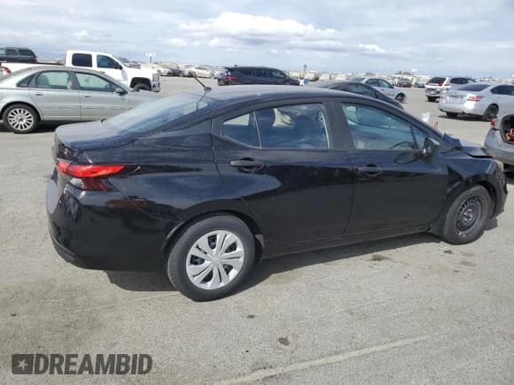 ✅ 2022 Nissan Versa S • VIN: 3N1CN8DV7NL865158 • Lot: 71471665. Wystawiony na Copart z przebiegiem 50 060 mil. Bezpłatny archiwum sprzedaży aukcyjnych z USA i szczegółowy raport historii pojazdu na DreamBid. Zdjęcie 3.