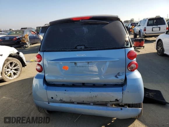 ✅ 2011 Smart fortwo Pure • VIN: WMEEJ3BA1BK431045 • Lot: 87462044. Listed on Copart with 22,128 mi. Free auction sales archive from the USA and detailed vehicle history report at DreamBid. Image 6.