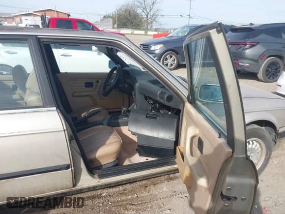 1989 BMW 3 Series 325i с VIN WBAAD230XK8845195, выставлен на аукционе IAAI как лот 43536573 с пробегом 184 461 миль миль и . История ставок и продаж доступна на DreamBid. Изображение 5.