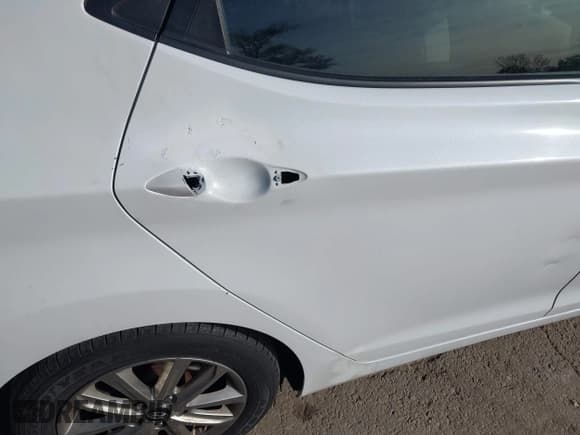 ✅ 2016 Hyundai Elantra SE • VIN: 5NPDH4AE9GH752207 • Lot: 43674016. Listed on IAAI with 103,810 mi. Free auction sales archive from the USA and detailed vehicle history report at DreamBid. Image 16.