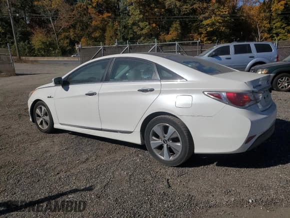✅ 2012 Hyundai Sonata Hybrid • VIN: KMHEC4A49CA020912 • Lot: 76721434. Listed on Copart with Not provided. Free auction sales archive from the USA and detailed vehicle history report at DreamBid. Image 2.