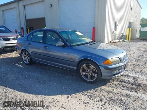2001 BMW 3 Series 325i с VIN WBAAV33471EE78894, выставлен на аукционе IAAI как лот 43402573 с пробегом 251 017 миль миль и . История ставок и продаж доступна на DreamBid. Изображение 1.