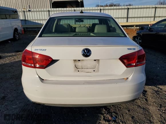 ✅ 2013 Volkswagen Passat SE • VIN: 1VWBN7A30DC012548 • Лот: 93081315. Опубликован ранее на Copart с пробегом 106 701 миль. Бесплатный доступ к архиву аукционных продаж из США и подробный отчёт об истории автомобиля на DreamBid. Изображение 6.