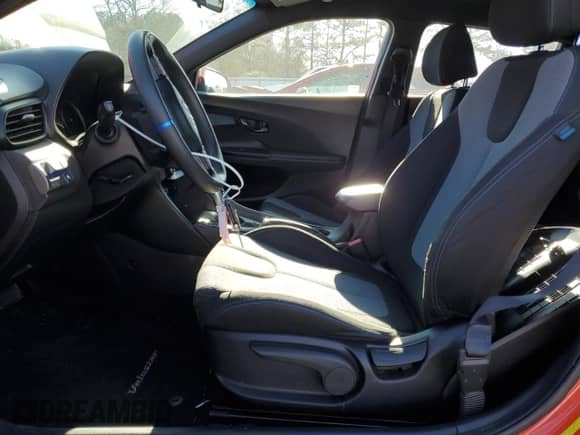 2019 Hyundai Veloster Premium z VIN KMHTG6AF6KU016600, wystawiony jako Copart lot #88659075 z przebiegiem 98 404 mil mil oraz Szkoda całkowita • Salvage title. Historia ofert i sprzedaży dostępna na DreamBid. Obrazek 7.