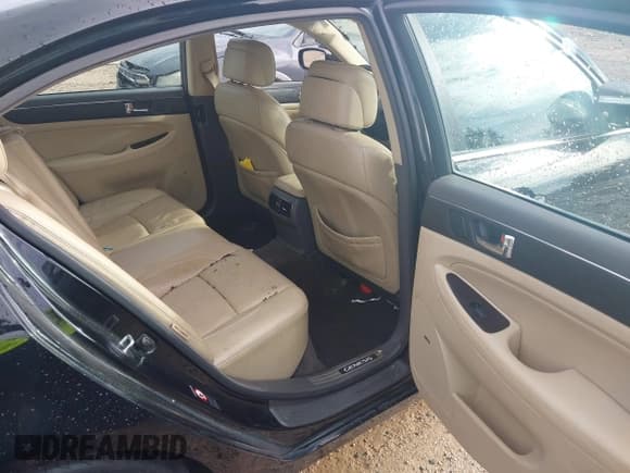 ✅ 2010 Hyundai Genesis • VIN: KMHGC4DFXAU092607 • Лот: 42501604. Опубликован ранее на IAAI с пробегом 310 821 миль. Бесплатный доступ к архиву аукционных продаж из США и подробный отчёт об истории автомобиля на DreamBid. Изображение 8.