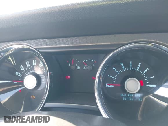 ✅ 2012 Ford Mustang V6 • VIN: 1ZVBP8EM4C5237285 • Lot: 42601890. Wystawiony na IAAI z przebiegiem 161 176 mil. Bezpłatny archiwum sprzedaży aukcyjnych z USA i szczegółowy raport historii pojazdu na DreamBid. Zdjęcie 7.