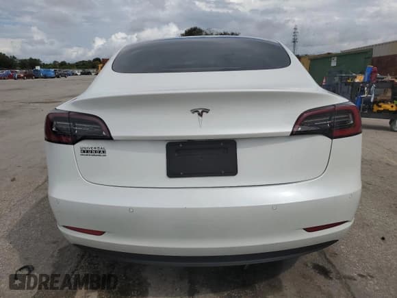 ✅ 2022 Tesla Model 3 • VIN: 5YJ3E1EA5NF348293 • Lot: 85338805. Wystawiony na Copart z przebiegiem 55 628 mil. Bezpłatny archiwum sprzedaży aukcyjnych z USA i szczegółowy raport historii pojazdu na DreamBid. Zdjęcie 6.