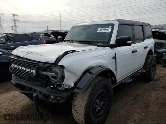 ✅ 2022 Ford Bronco • VIN: 1FMEE5DP8NLA72478 • Lot: 48790165. Wystawiony na Copart z przebiegiem 35 452 mil. Bezpłatny archiwum sprzedaży aukcyjnych z USA i szczegółowy raport historii pojazdu na DreamBid. Zdjęcie 1.