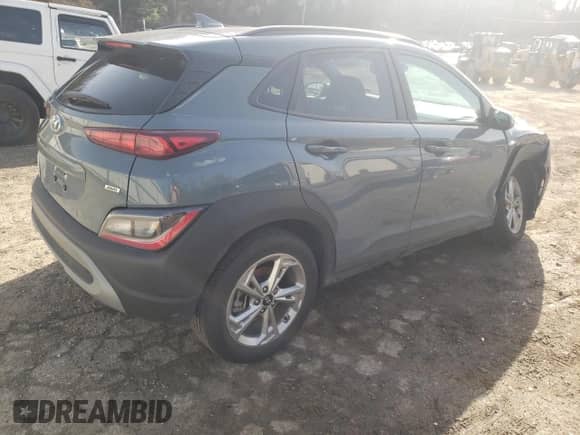 2022 Hyundai Kona SEL с VIN KM8K3CAB6NU788876, выставлен на аукционе Copart как лот 42305193 с пробегом 5 497 миль миль и . История ставок и продаж доступна на DreamBid. Изображение 3.