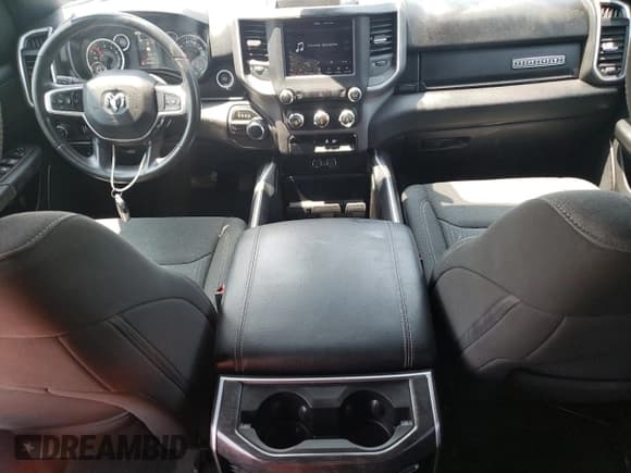 ✅ 2021 Ram 1500 Big Horn • VIN: 1C6RREBT9MN801494 • Lot: 59227205. Wystawiony na Copart z przebiegiem 83 432 mil. Bezpłatny archiwum sprzedaży aukcyjnych z USA i szczegółowy raport historii pojazdu na DreamBid. Zdjęcie 8.