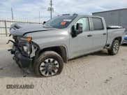 ✅ 2024 Chevrolet Silverado 2500HD Custom • VIN: 2GC4YMEY2R1251796 • Lot: 90911515. Wystawiony na Copart z przebiegiem 35 634 mil. Bezpłatny archiwum sprzedaży aukcyjnych z USA i szczegółowy raport historii pojazdu na DreamBid. Zdjęcie 1.