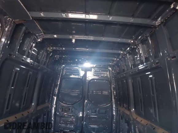 ✅ 2019 Mercedes-Benz Sprinter Cargo • VIN: WD4PF1CD4KP143485 • Lot: 43278348. Wystawiony na IAAI z przebiegiem 201 204 mil. Bezpłatny archiwum sprzedaży aukcyjnych z USA i szczegółowy raport historii pojazdu na DreamBid. Zdjęcie 8.