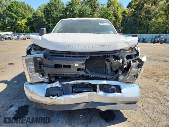 ✅ 2019 Ford F-250 XL • VIN: 1FD7X2A64KEF03444 • Lot: 80436305. Listed on Copart with 185,552 mi. Free auction sales archive from the USA and detailed vehicle history report at DreamBid. Image 5.