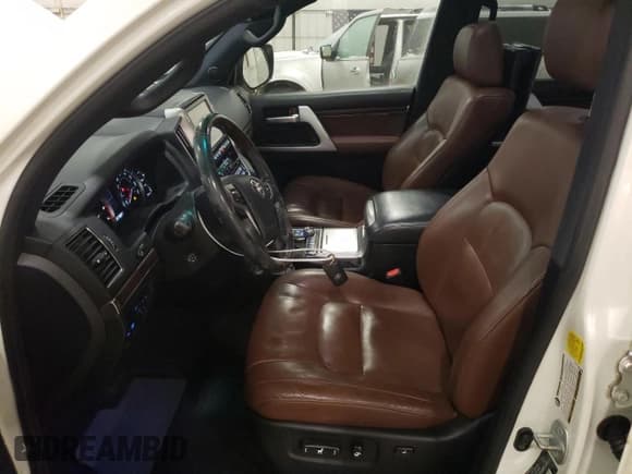 ✅ 2016 Toyota Land Cruiser • VIN: JTMCY7AJ8G4043932 • Lot: 44205405. Listed on Copart with 121,786 mi. Free auction sales archive from the USA and detailed vehicle history report at DreamBid. Image 7.