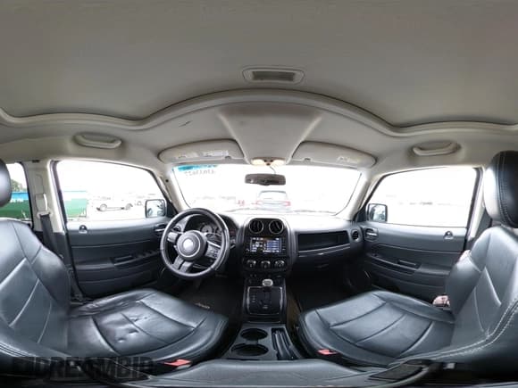 ✅ 2016 Jeep Patriot Latitude • VIN: 1C4NJRFB3GD552322 • Lot: 43033627. Wystawiony na IAAI z przebiegiem 125 584 mil. Bezpłatny archiwum sprzedaży aukcyjnych z USA i szczegółowy raport historii pojazdu na DreamBid. Zdjęcie 18.